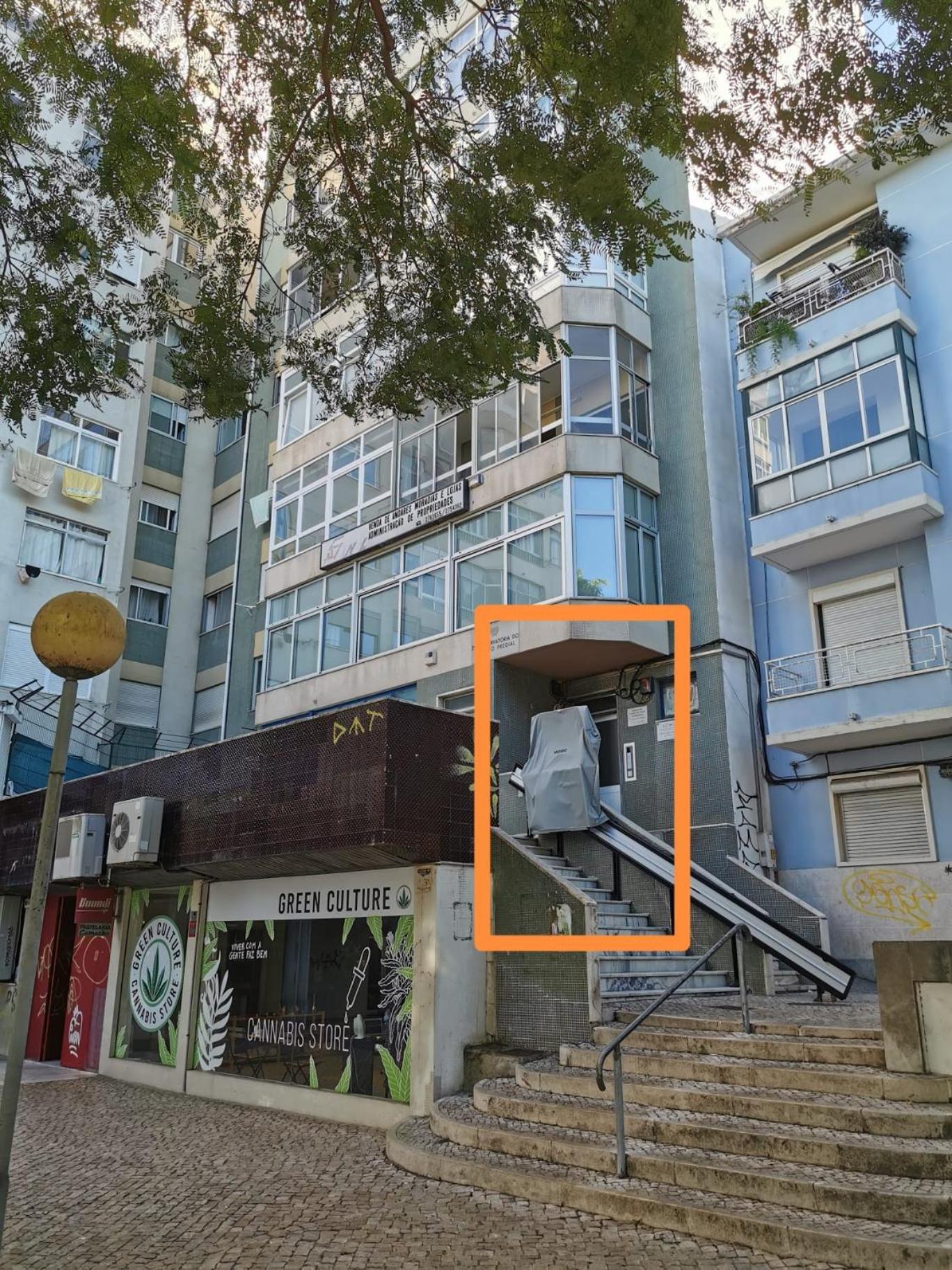 Cozy Apartment In Central Almada W Swing Chairs Екстер'єр фото