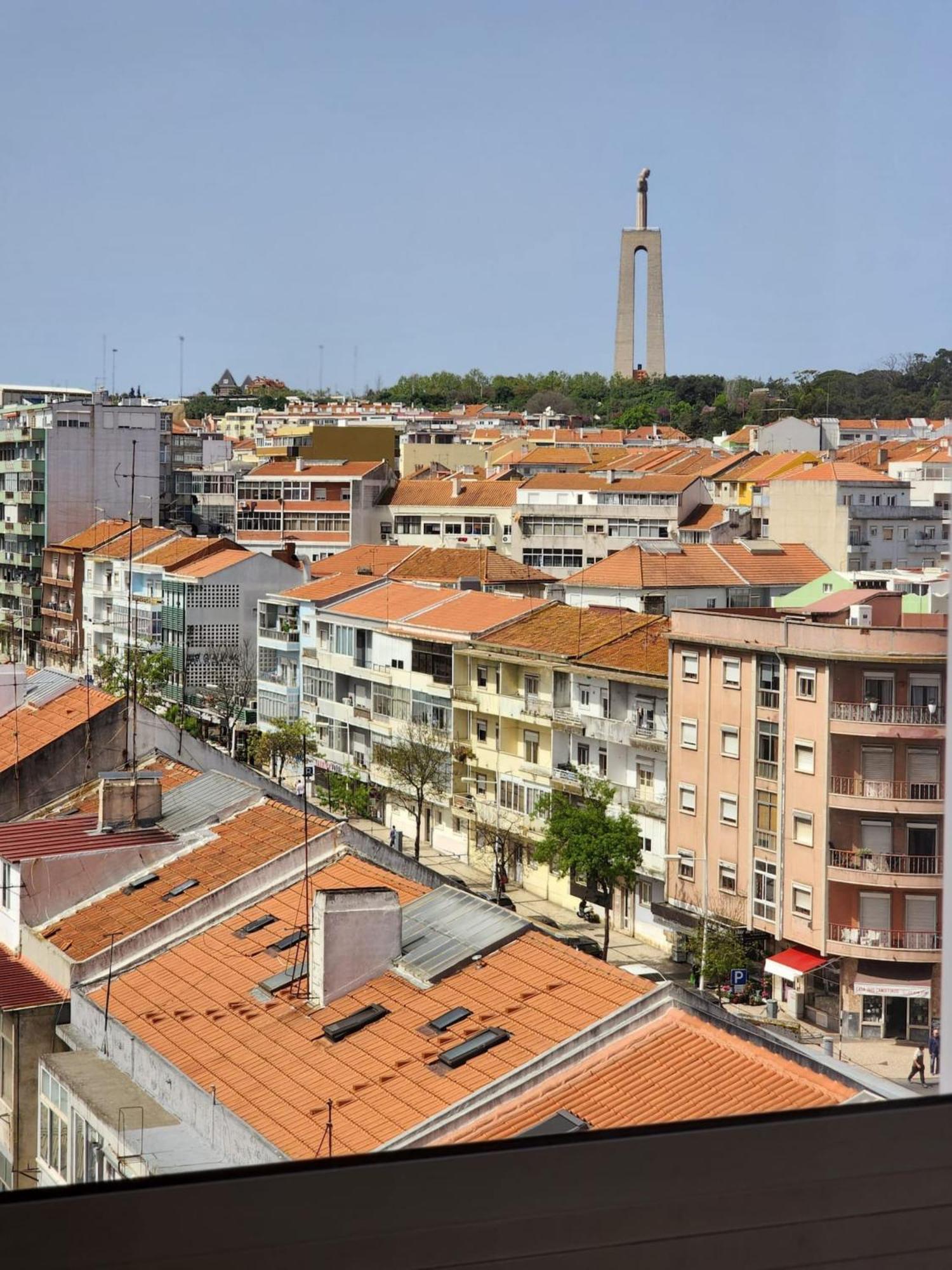 Cozy Apartment In Central Almada W Swing Chairs Екстер'єр фото