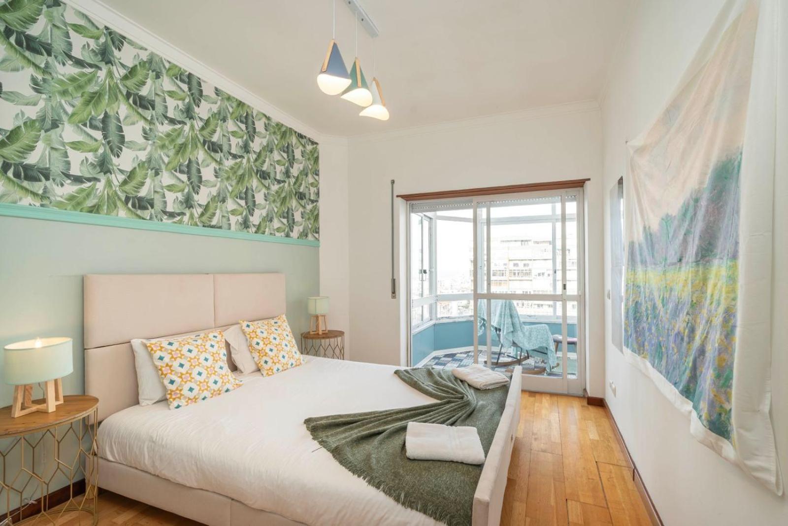 Cozy Apartment In Central Almada W Swing Chairs Екстер'єр фото