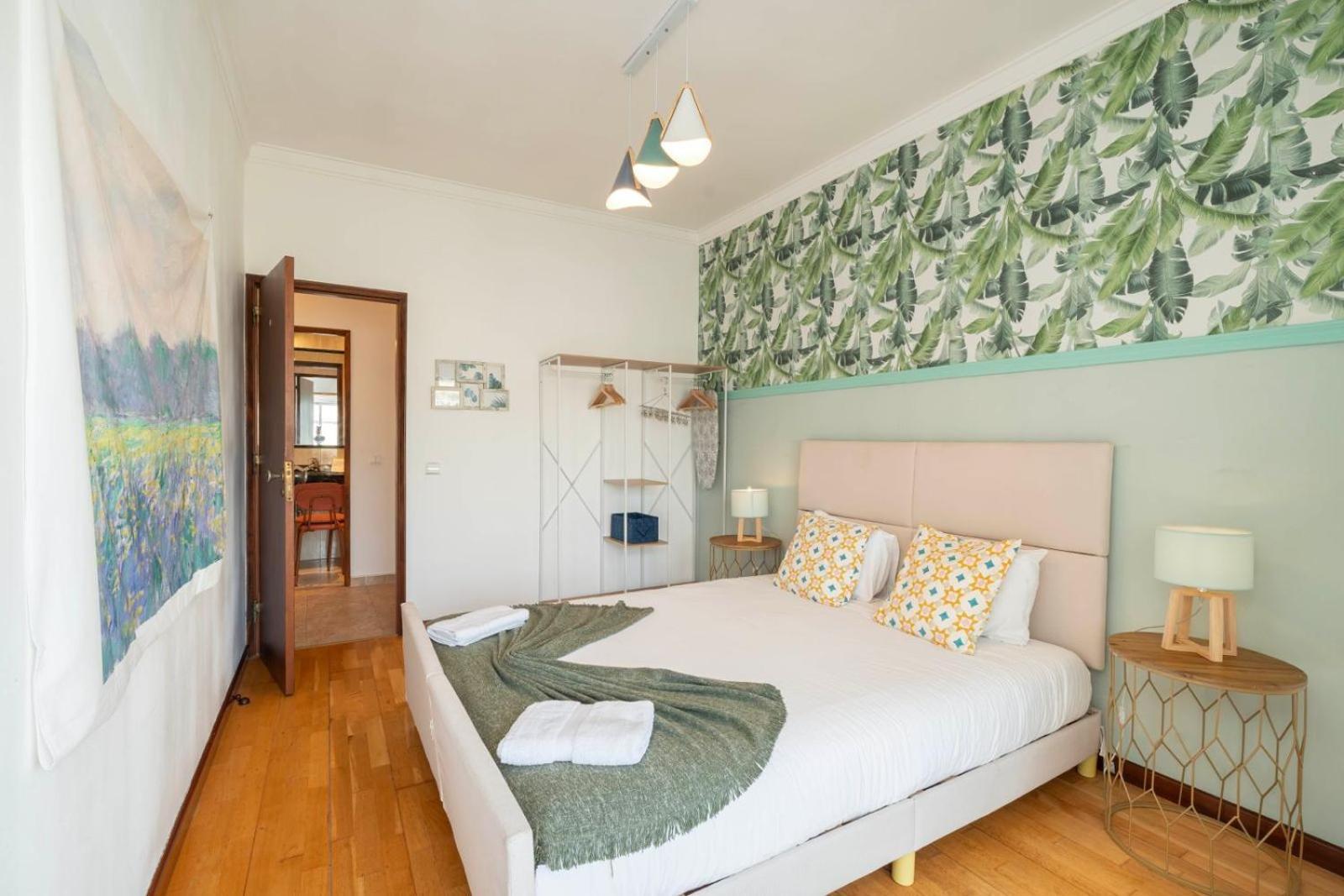 Cozy Apartment In Central Almada W Swing Chairs Екстер'єр фото