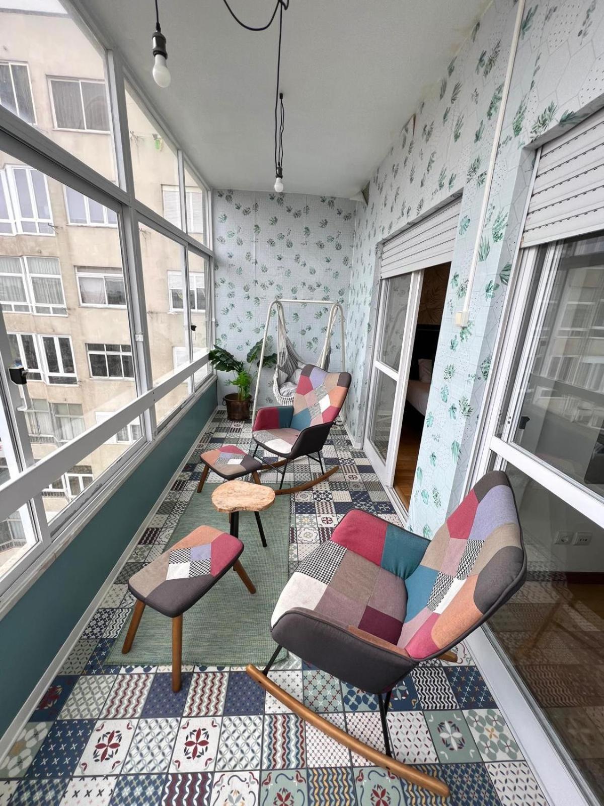 Cozy Apartment In Central Almada W Swing Chairs Екстер'єр фото