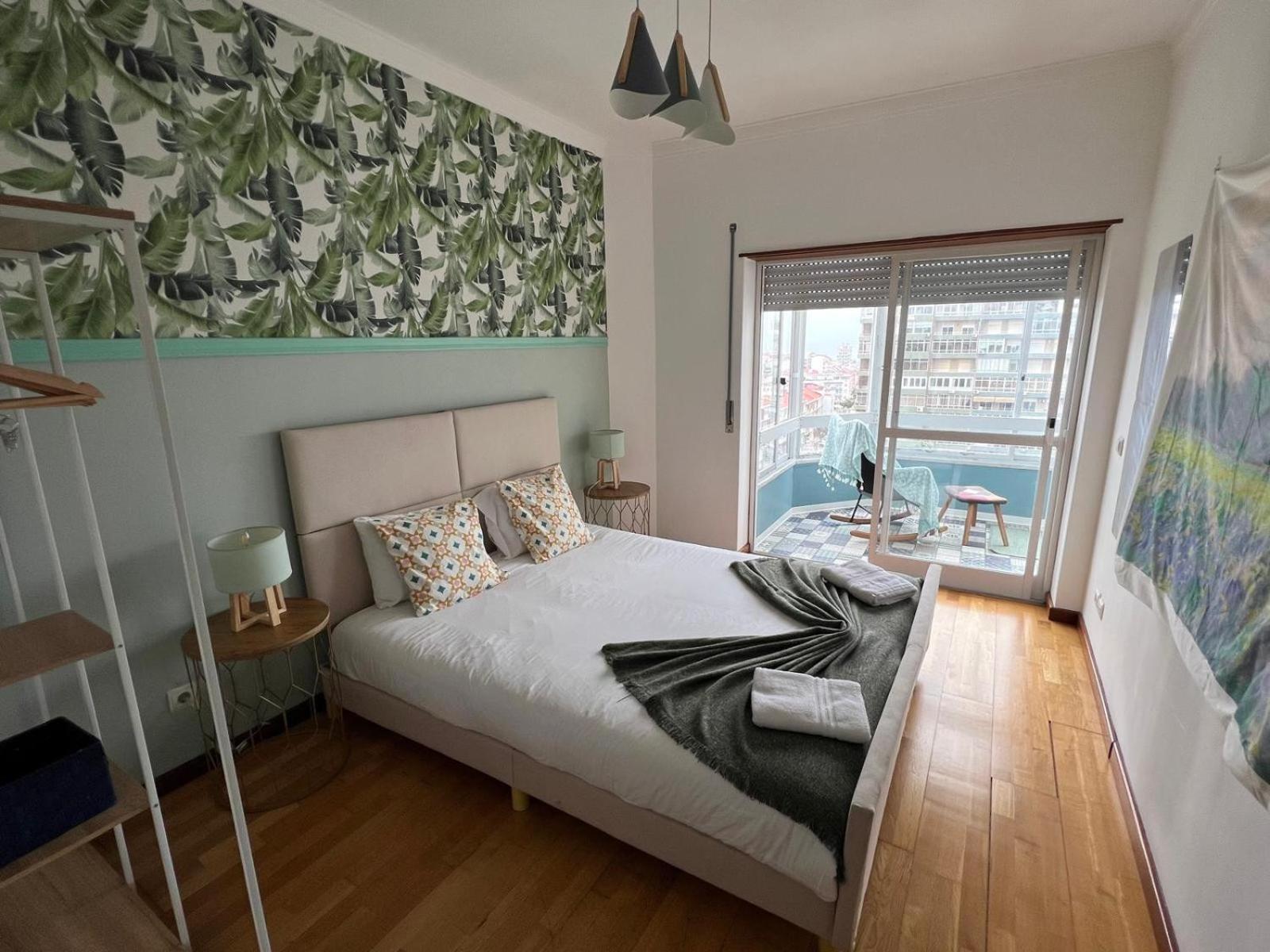 Cozy Apartment In Central Almada W Swing Chairs Екстер'єр фото